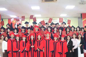 Trường Đại học Công nghiệp Vinh tổ chức Lễ trao bằng tốt...