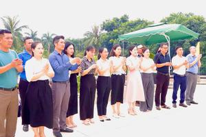 Trường Đại học Công nghiệp Vinh dâng hương tưởng niệm các...