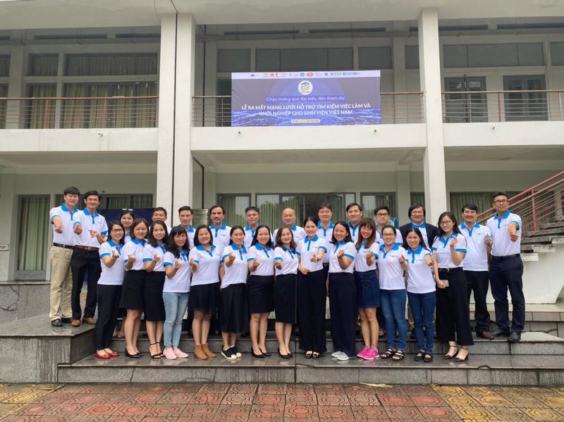 Trường Đại học Công nghiệp Vinh tham dự Lễ ra mắt "Mạng lưới hỗ trợ tìm kiếm việc làm và khởi nghiệp cho sinh viên Việt Nam"