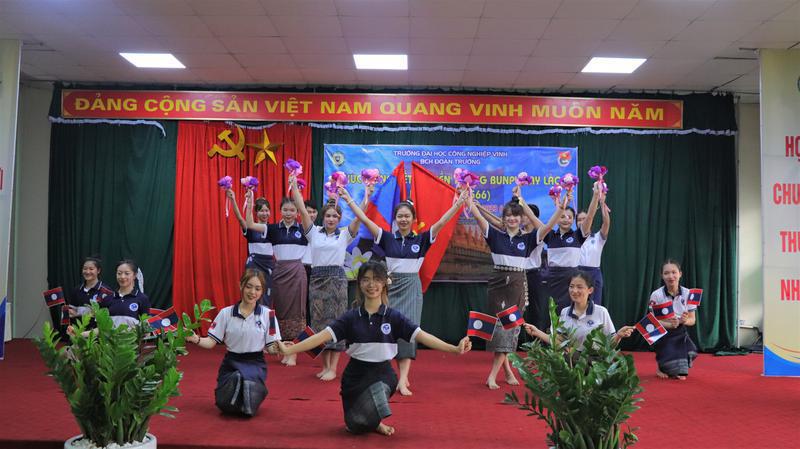 Chương trình Tết cổ truyền Bunpimay cho Lưu học sinh Lào