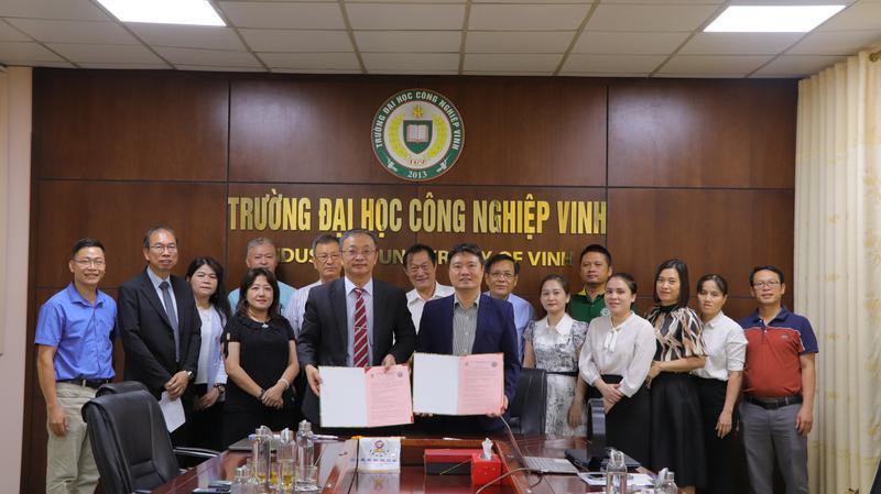 Lễ ký kết Biên bản ghi nhớ giữa trường Đại học Công nghiệp Vinh và Trường Đại học KHKT Ngô Phụng – Đài Loan