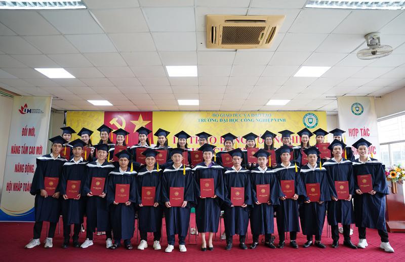 Lễ trao bằng tốt nghiệp Đại học chính quy năm 2022