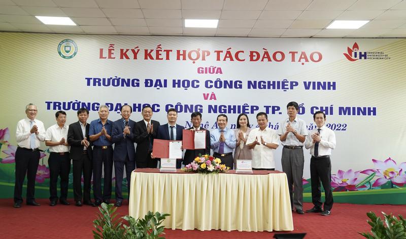 Lễ ký kết hợp tác đào tạo giữa Trường Đại học Công nghiệp Vinh và Trường Đại học Công nghiệp Thành phố Hồ Chí Minh