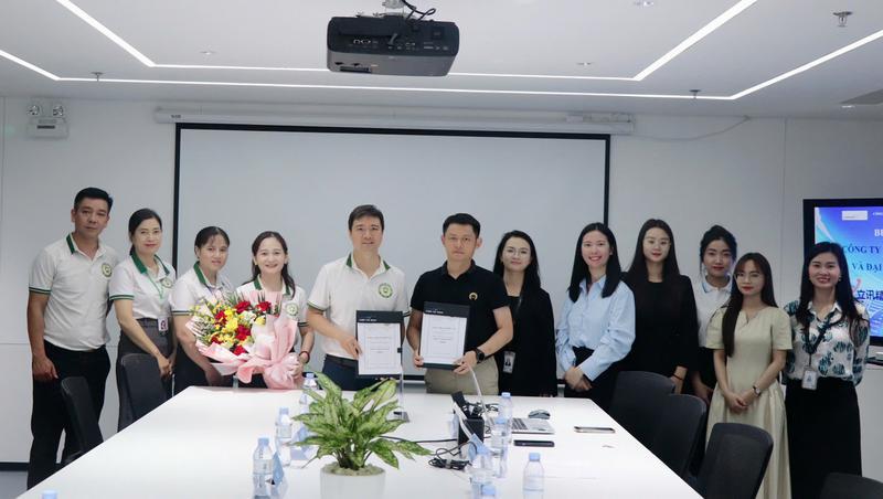 Trường Đại học Công nghiệp Vinh ký kết thỏa thuận hợp tác với Công ty TNHH Luxshare ICT Nghệ An