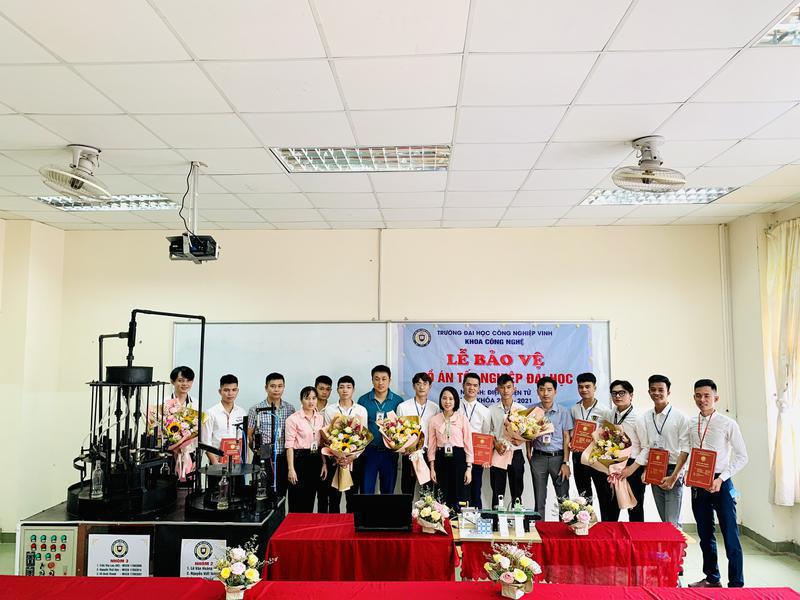 Trường Đại học Công nghiệp Vinh tổ chức Lễ bảo vệ khoá luận tốt nghiệp cho sinh viên khoá 4 (Niên khoá 2017 – 2021)
