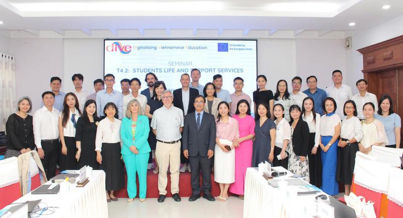 Trường Đại học Công nghiệp Vinh tham gia Hội thảo tập huấn về “Đời sống và dịch vụ hỗ trợ sinh viên” trong khuôn khổ thực hiện Dự án DIVE