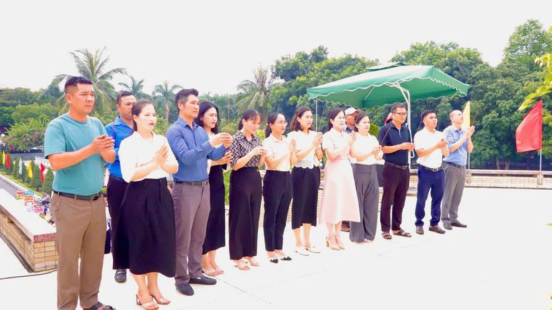 Trường Đại học Công nghiệp Vinh dâng hương tưởng niệm các anh hùng liệt sỹ nhân kỷ niệm ngày Thương binh liệt sỹ 27/07